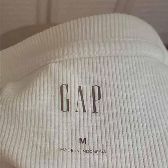 GAP White Ruffle Sleeve Top - Picture 5 of 5